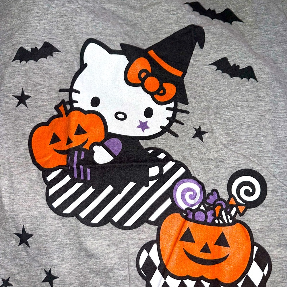 Hello Kitty T-shirt- Halloween 🎃 edition 🎃
